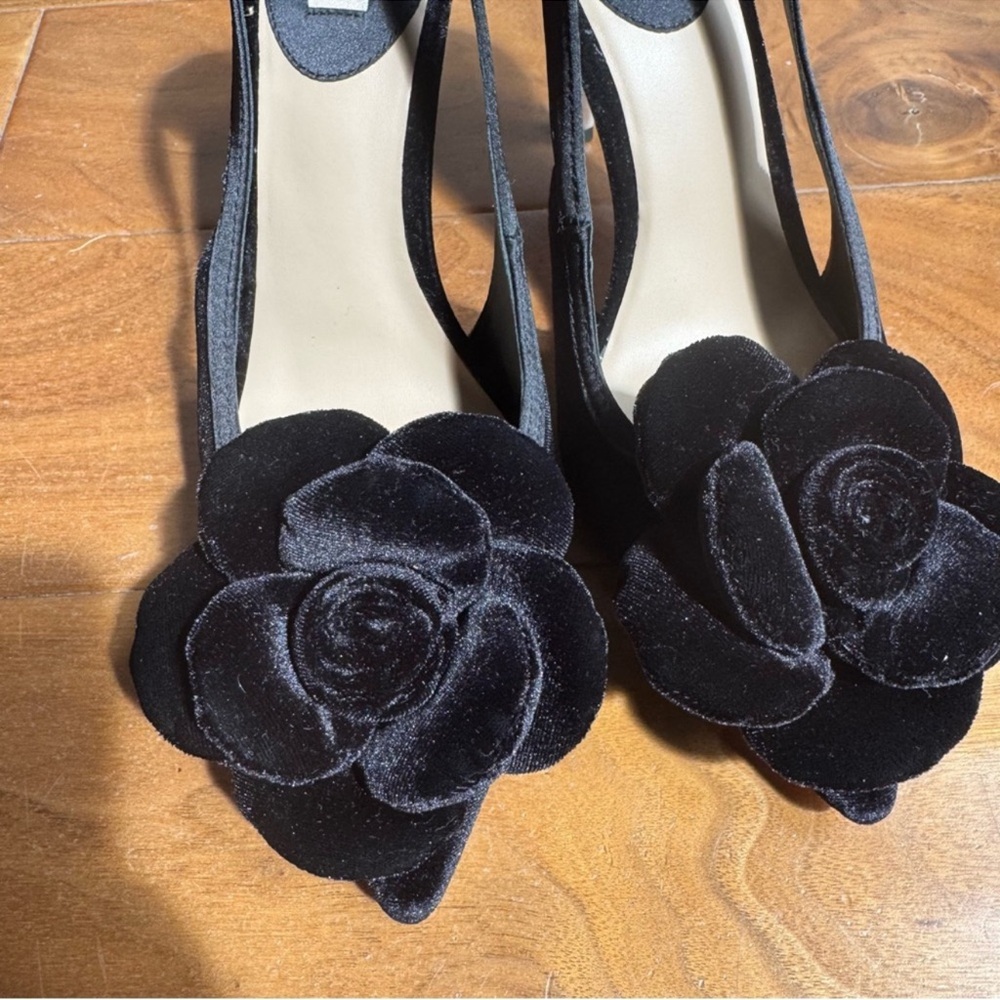 NWT Antonio Melani Ester Velvet Flower Heel Pumps Sz 6,5 (no original box) - Picture 6 of 12